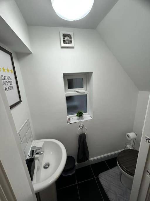 Lovely 5Br Home In Manchester. Close To The City Buitenkant foto