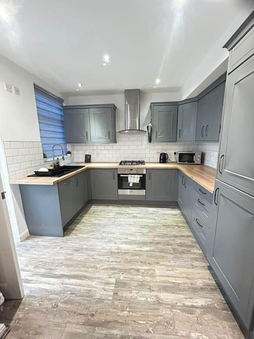 Lovely 5Br Home In Manchester. Close To The City Buitenkant foto