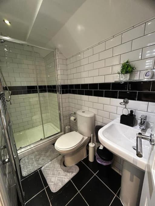 Lovely 5Br Home In Manchester. Close To The City Buitenkant foto